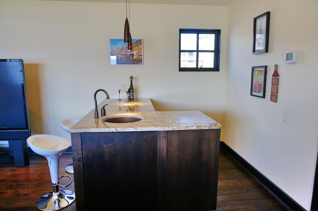 Mission Hill Lake View Villa West Kelowna Extérieur photo