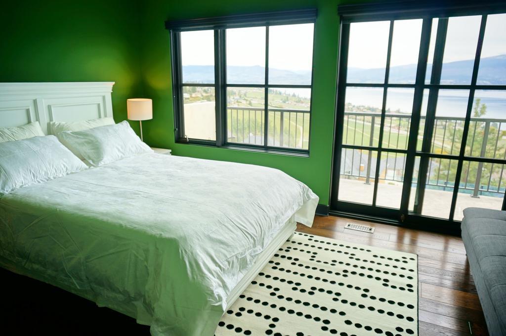 Mission Hill Lake View Villa West Kelowna Extérieur photo